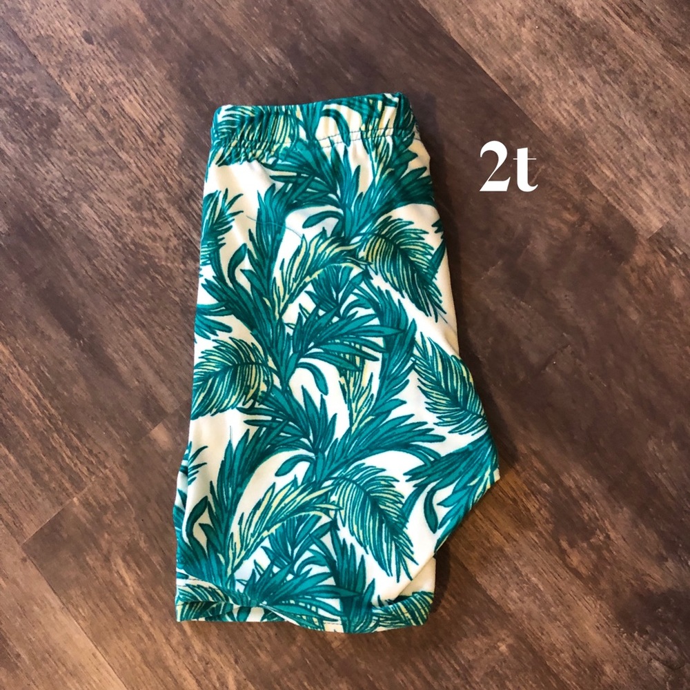 DotDotSmile kick Shorts